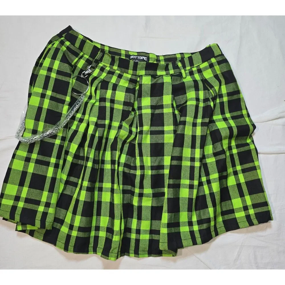 Hot Topic Green Plaid Chain Pleated Skirt - Size Medium - NWT - 86